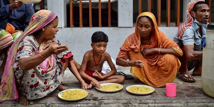 বাংলাদেশের ৭৩% মানুষের স্বাস্থ্যকর খাবার কেনার সামর্থ্য নেই : জাতিসংঘের প্রতিবেদন
