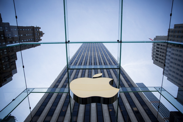 Apple files $1 billion lawsuit against chip supplier Qualcomm leftright 2/2leftright 1/2leftright